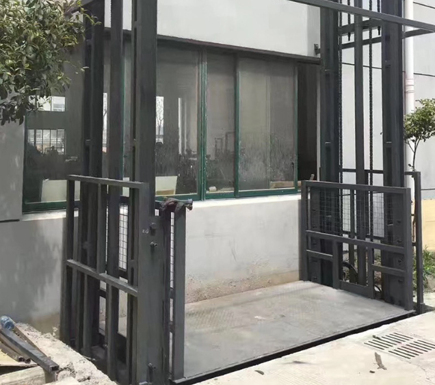 濮阳导轨式施工升降机助力民生工程提速增效